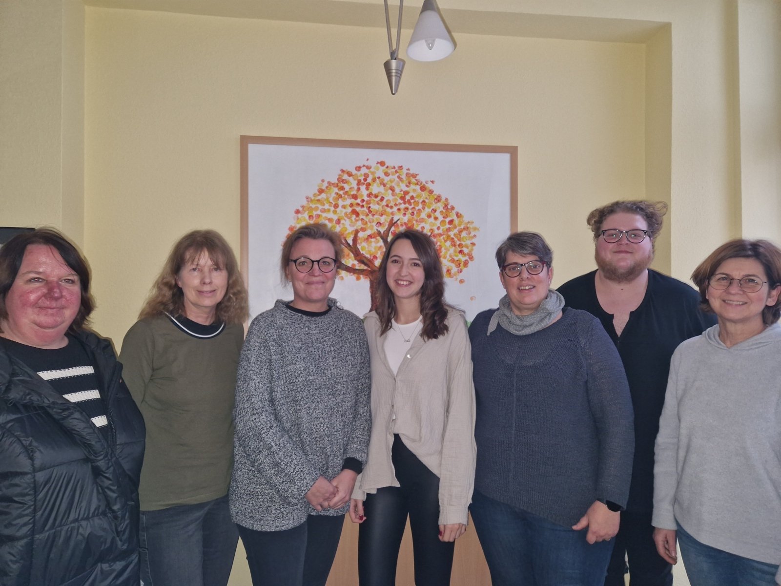 Nicole Wildenburg (Kinderpflegerin Käfergruppe), Marie-Therese Neudeck (Erzieherin Käfergruppe), Maren Visarius (Gruppenleiterin Käfergruppe), Lisa Kornetzky (Gruppenleitung Mäusegruppe), Sabine Dohm (Kita-Leiterin, Erzieherin Käfergruppe),  Jan Berg (Erzieher Mäusegruppe), Melanie Müller-Sauer (Erzieherin Mäusegruppe)